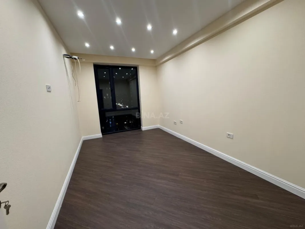 Satılır 4 otaqlı mənzil 139 m²