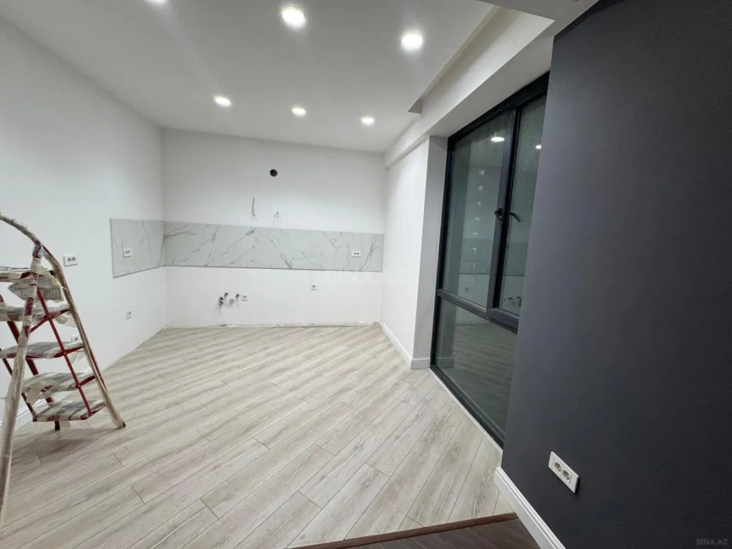 Satılır 4 otaqlı mənzil 139 m²