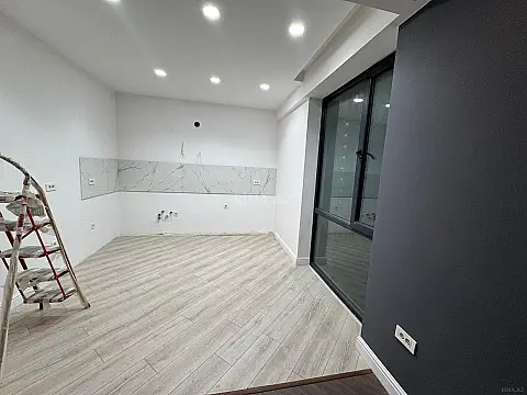 Satılır 4 otaqlı mənzil 139 m²