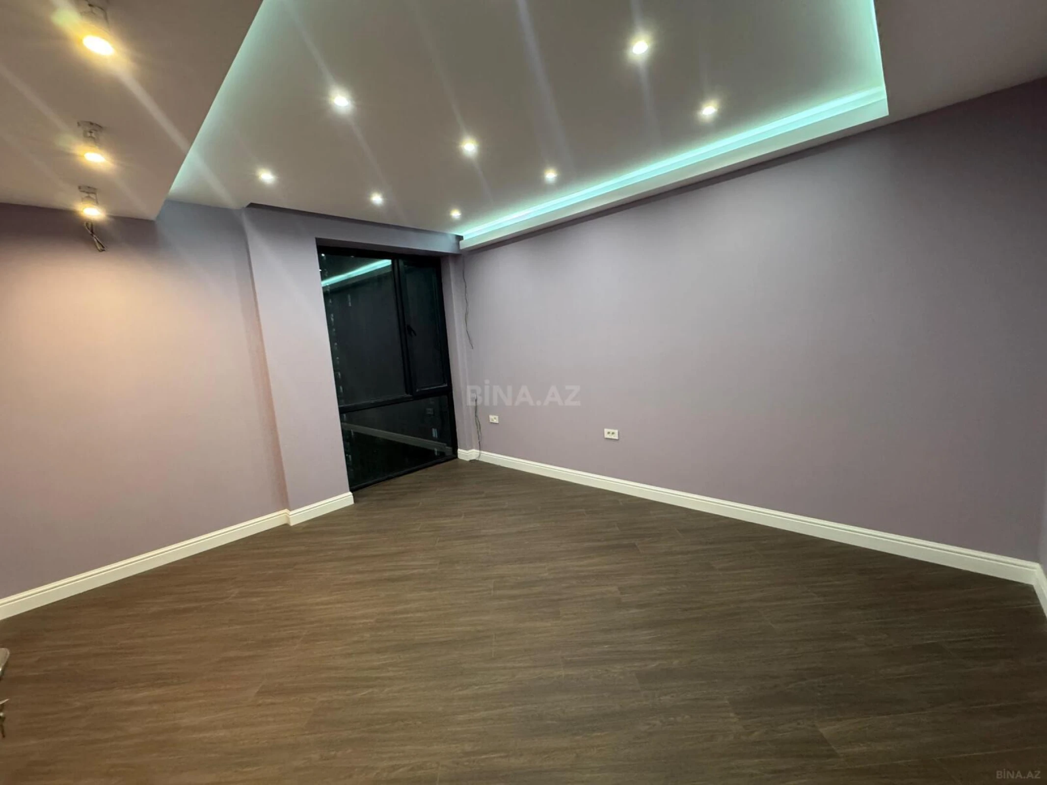 Satılır 4 otaqlı mənzil 139 m²