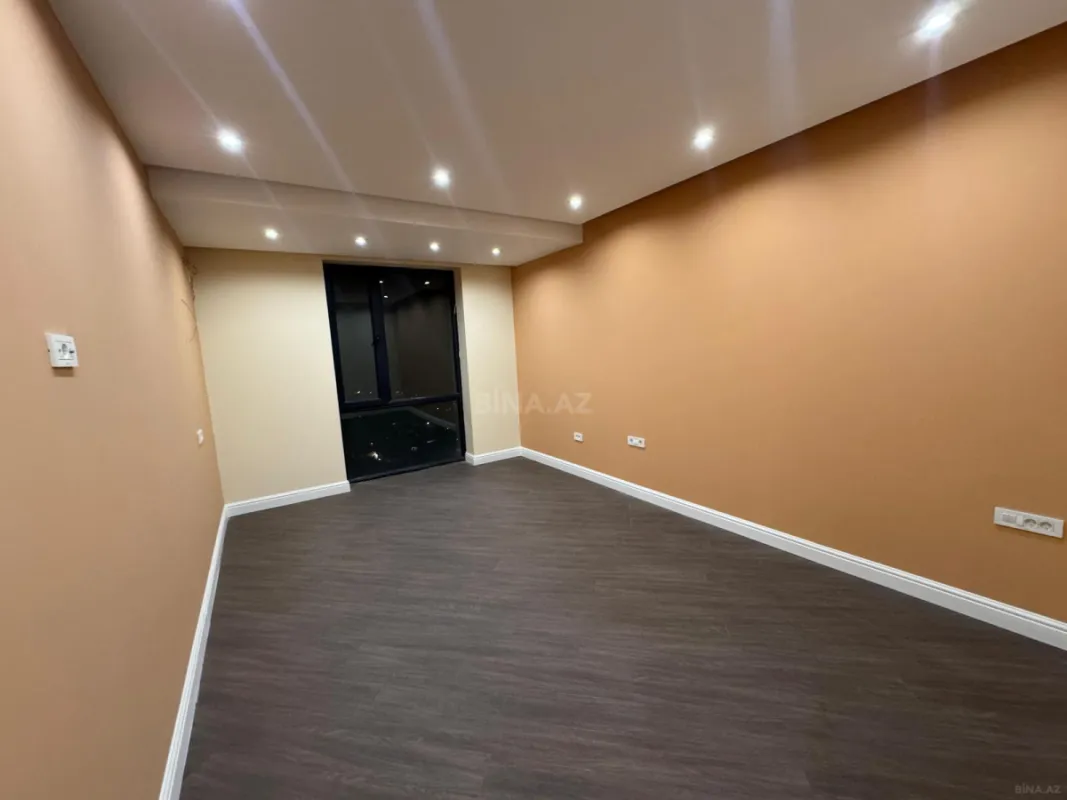 Satılır 4 otaqlı mənzil 139 m²