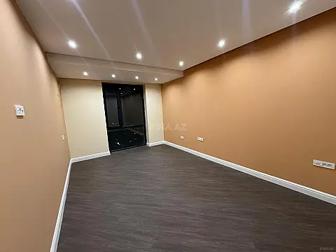 Satılır 4 otaqlı mənzil 139 m²