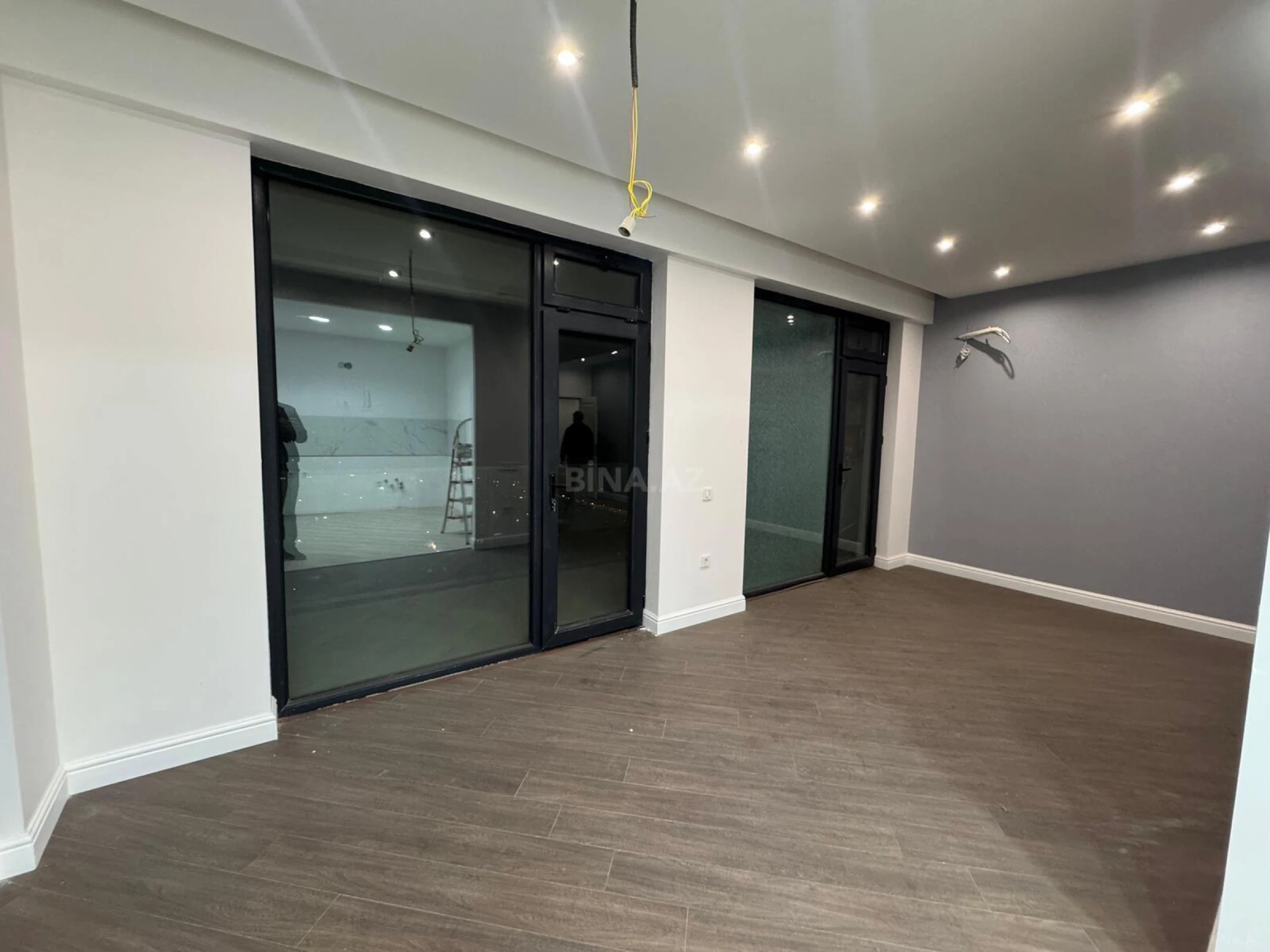 Satılır 4 otaqlı mənzil 139 m²