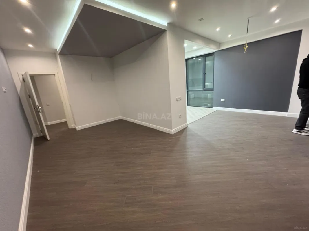 Satılır 4 otaqlı mənzil 139 m²