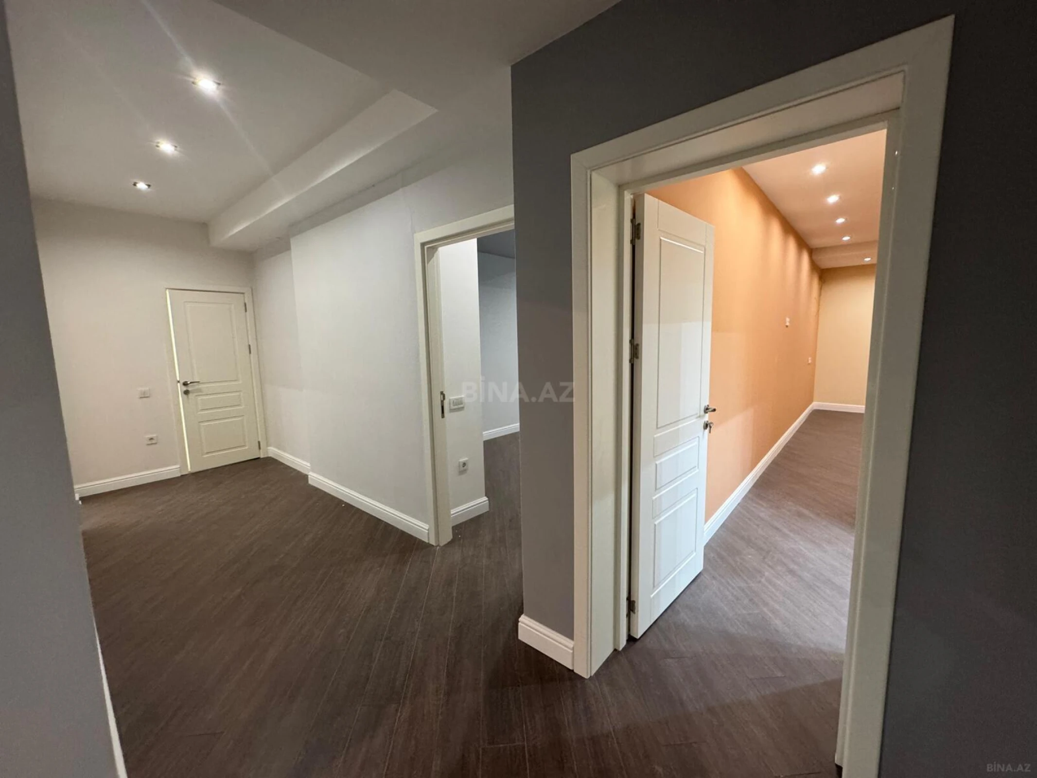Satılır 4 otaqlı mənzil 139 m²