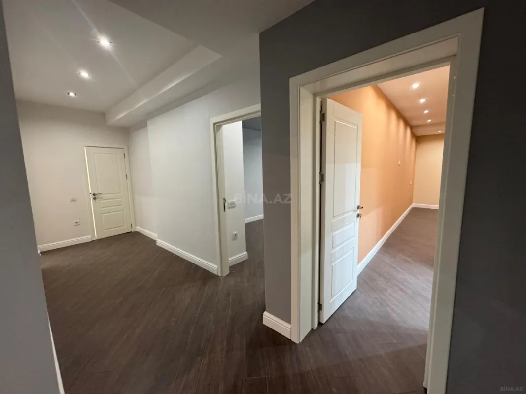 Satılır 4 otaqlı mənzil 139 m²