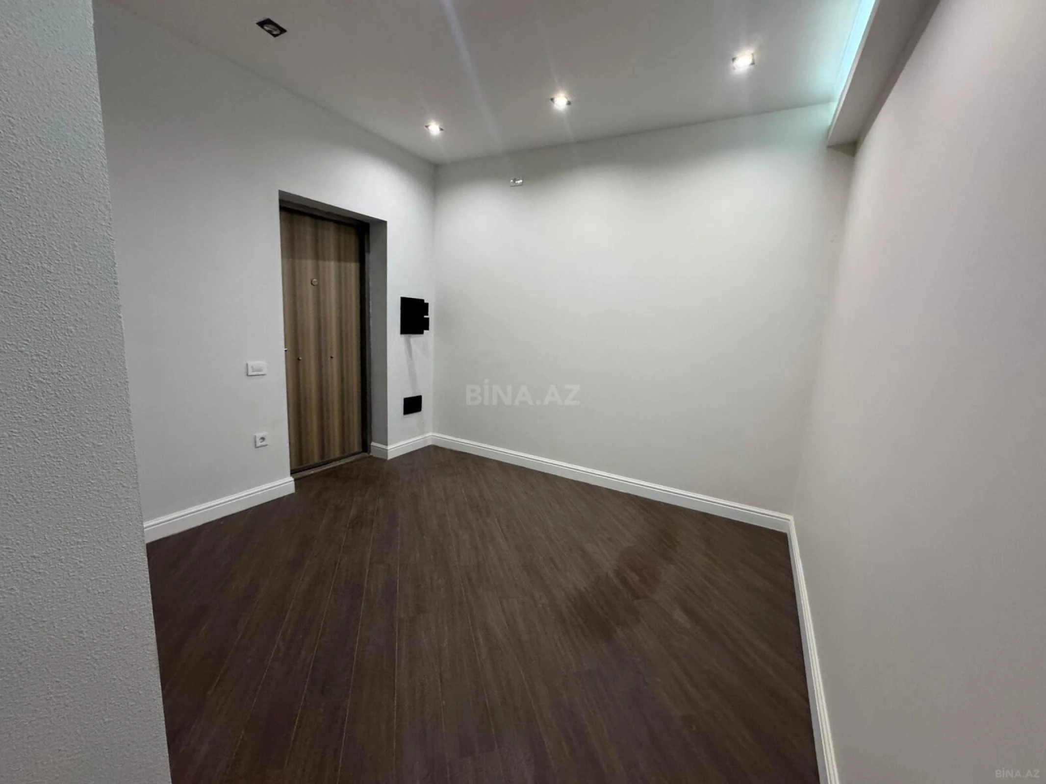 Satılır 4 otaqlı mənzil 139 m²