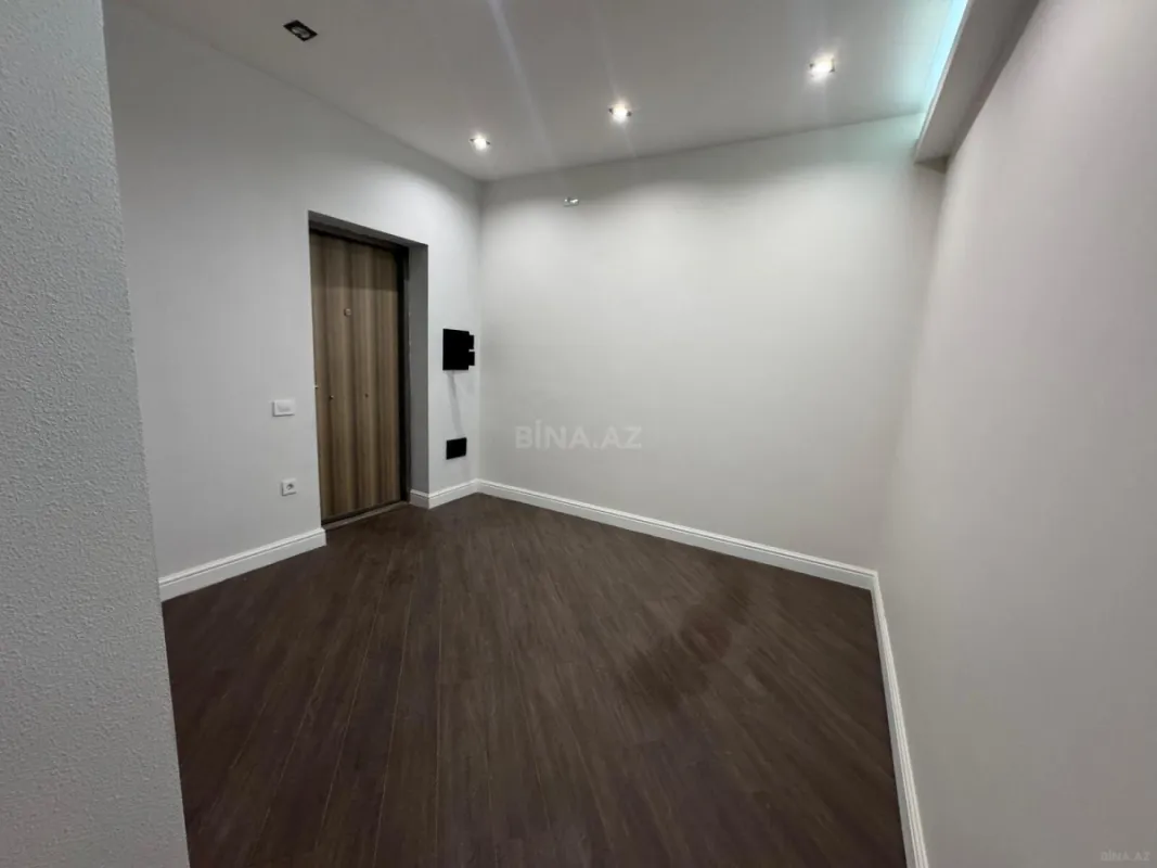 Satılır 4 otaqlı mənzil 139 m²