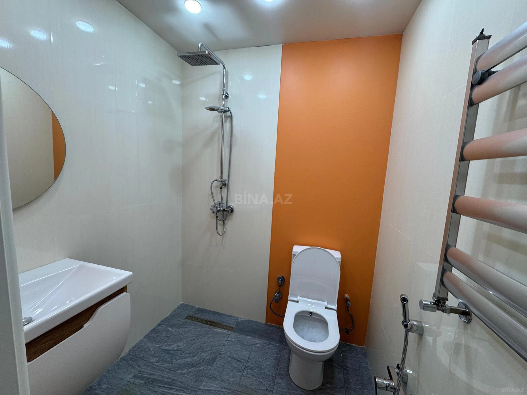 Satılır 4 otaqlı mənzil 139 m²