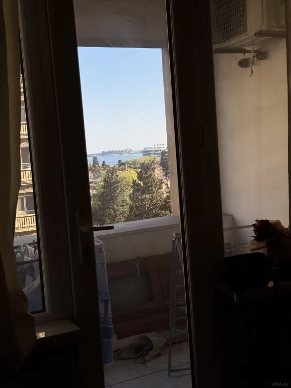 Satılır 4 otaqlı mənzil 120 m²