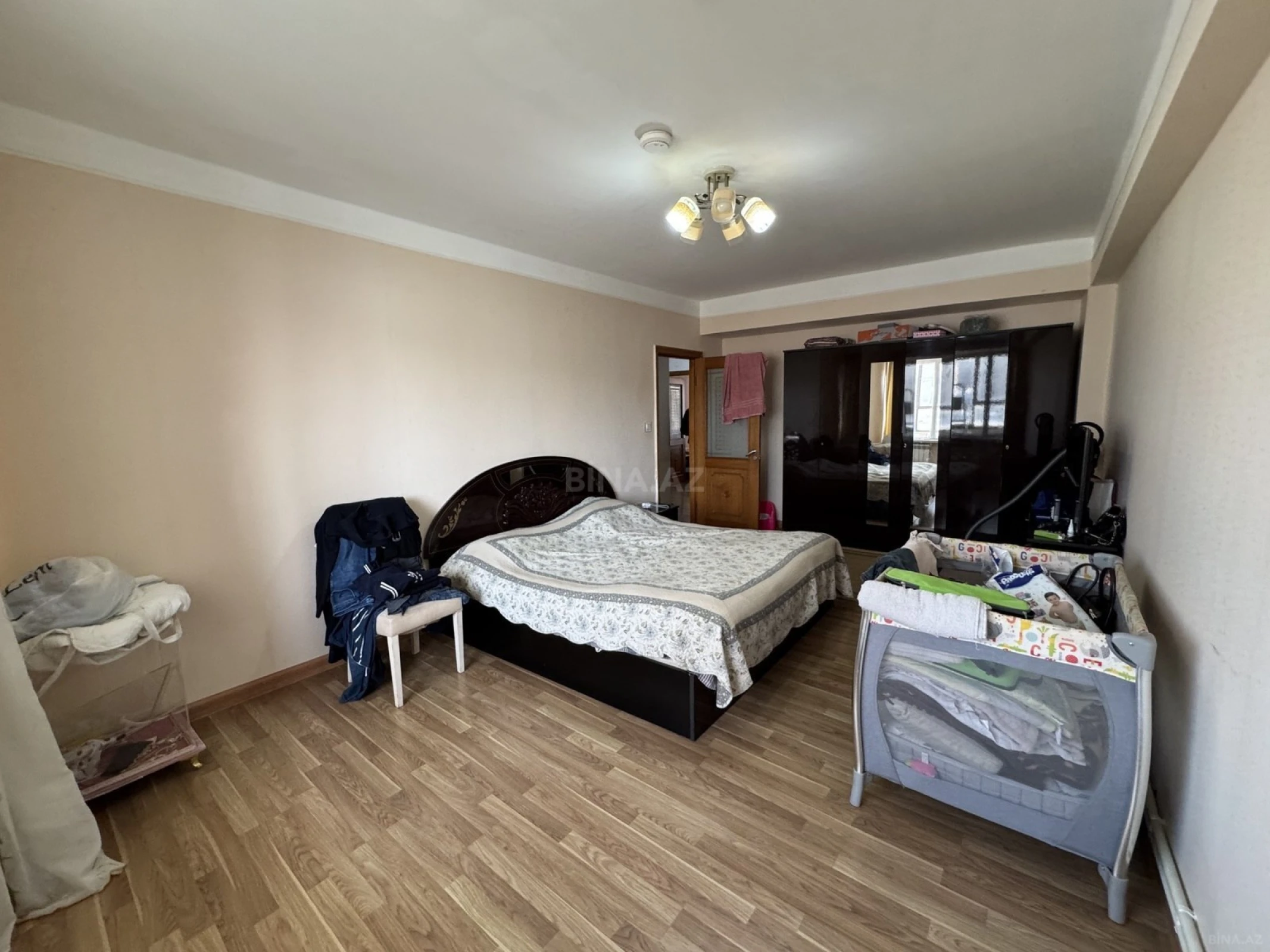 Satılır 4 otaqlı mənzil 120 m²