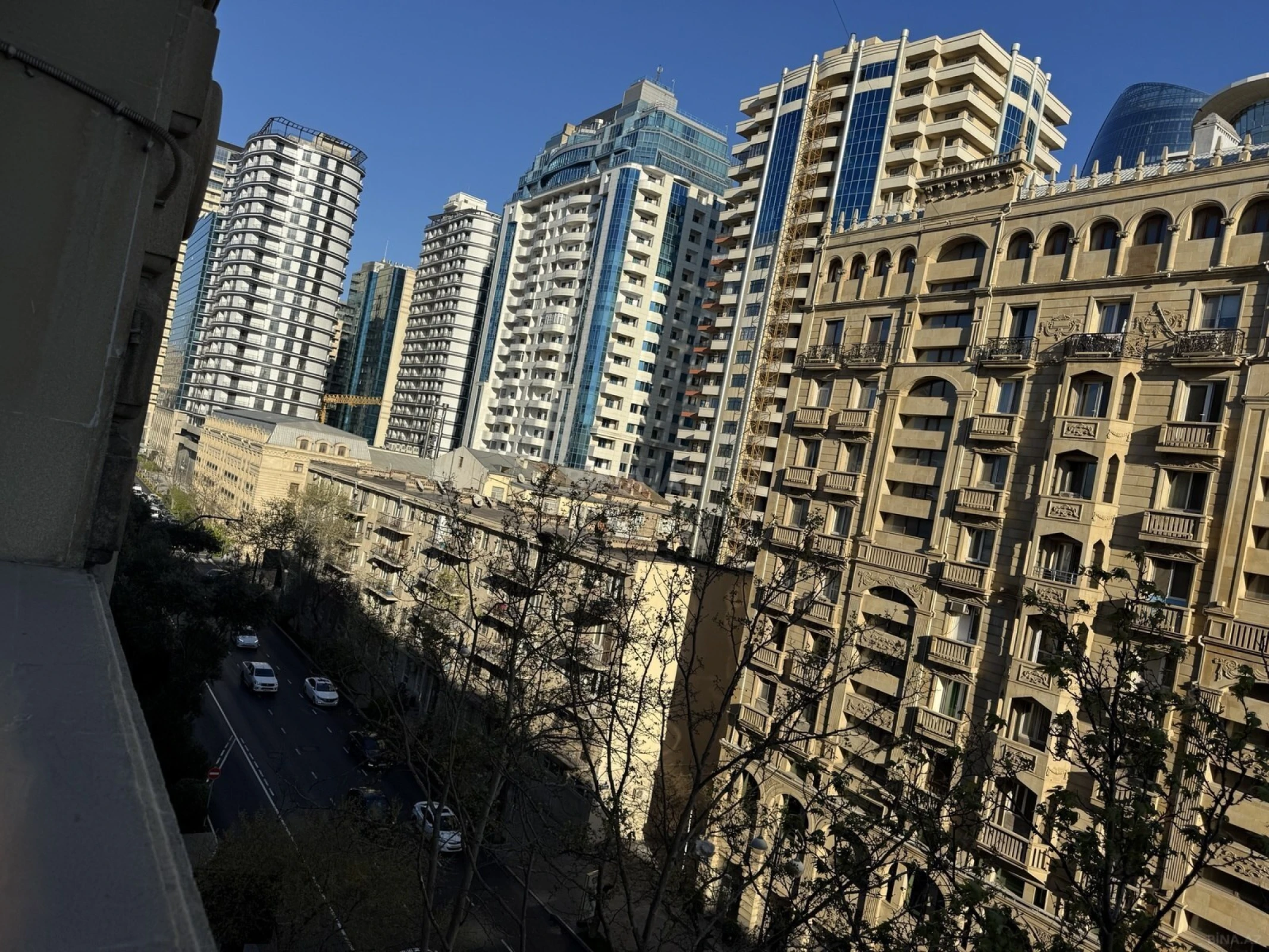 Satılır 4 otaqlı mənzil 120 m²