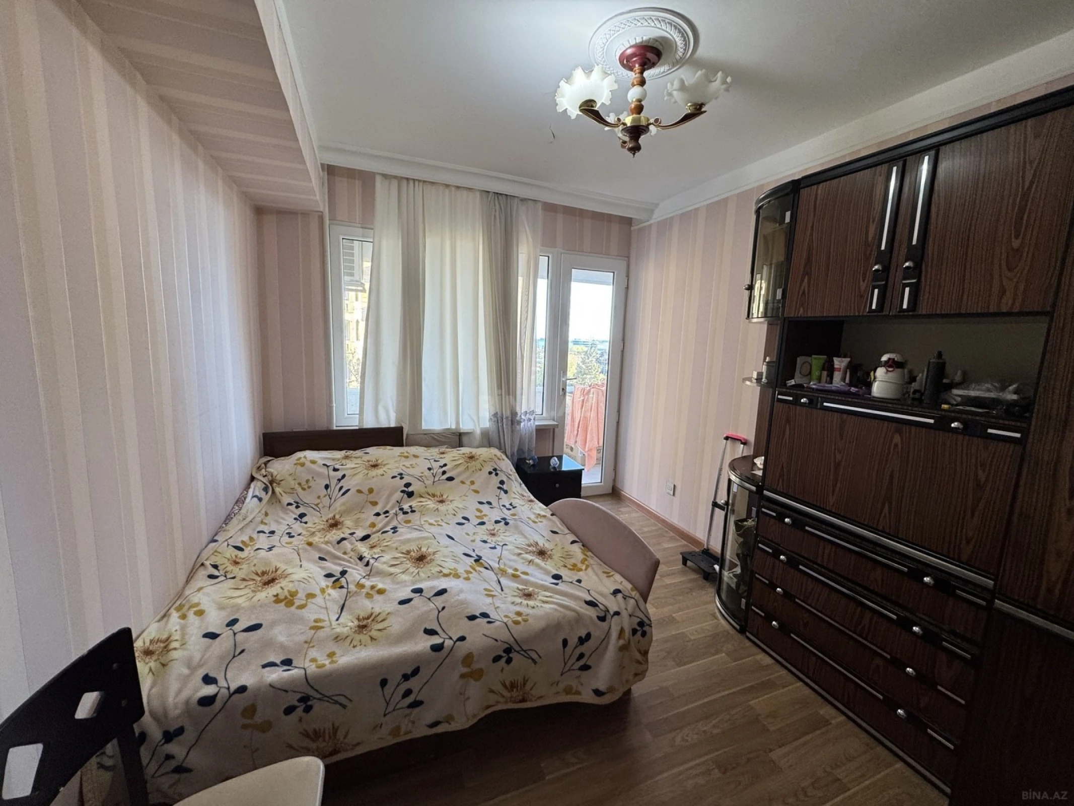 Satılır 4 otaqlı mənzil 120 m²