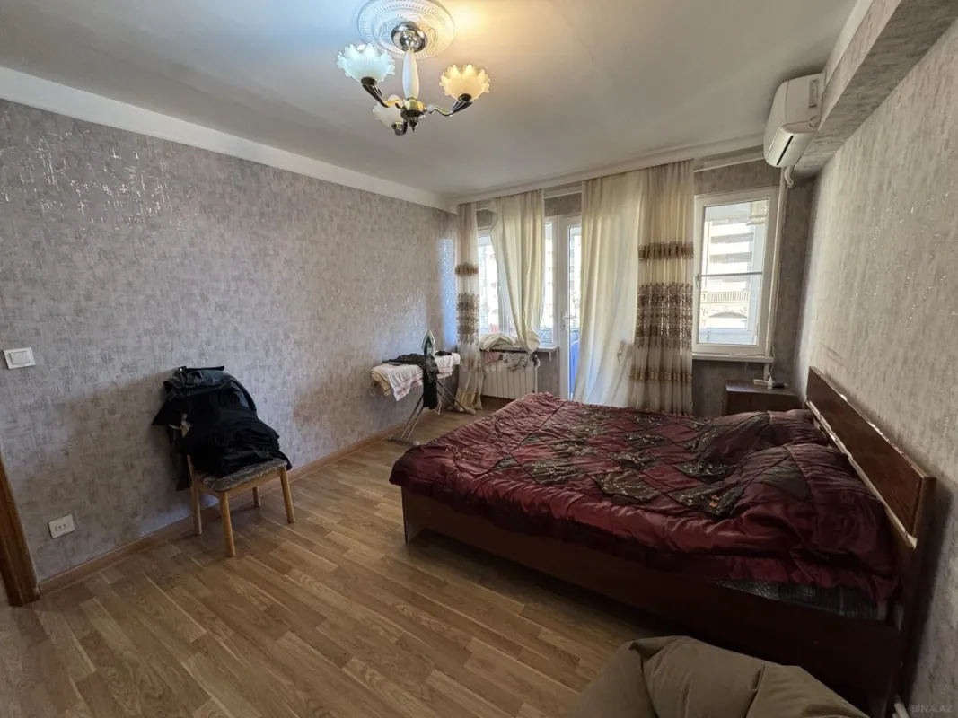 Satılır 4 otaqlı mənzil 120 m²