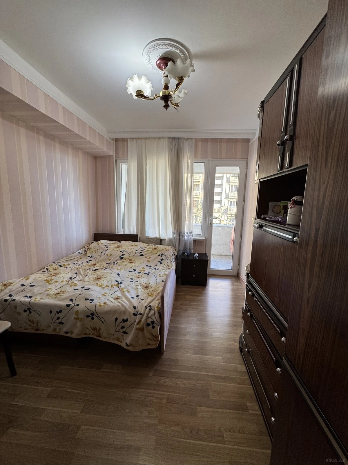 Satılır 4 otaqlı mənzil 120 m²