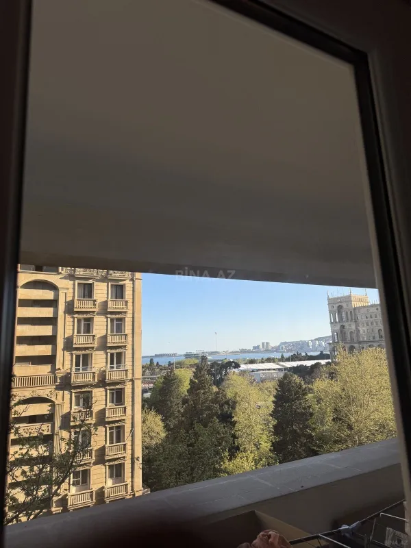 Satılır 4 otaqlı mənzil 120 m²