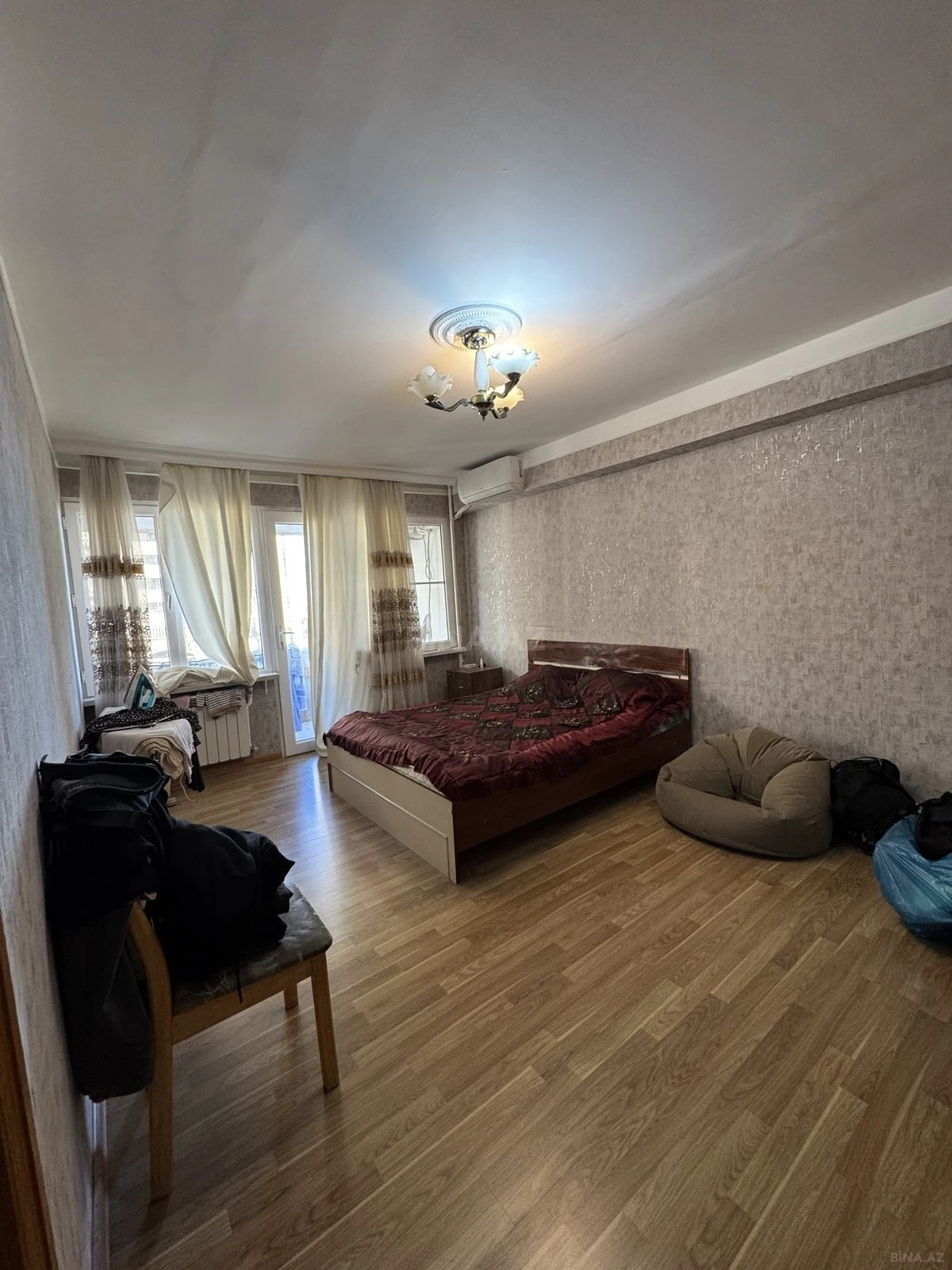 Satılır 4 otaqlı mənzil 120 m²
