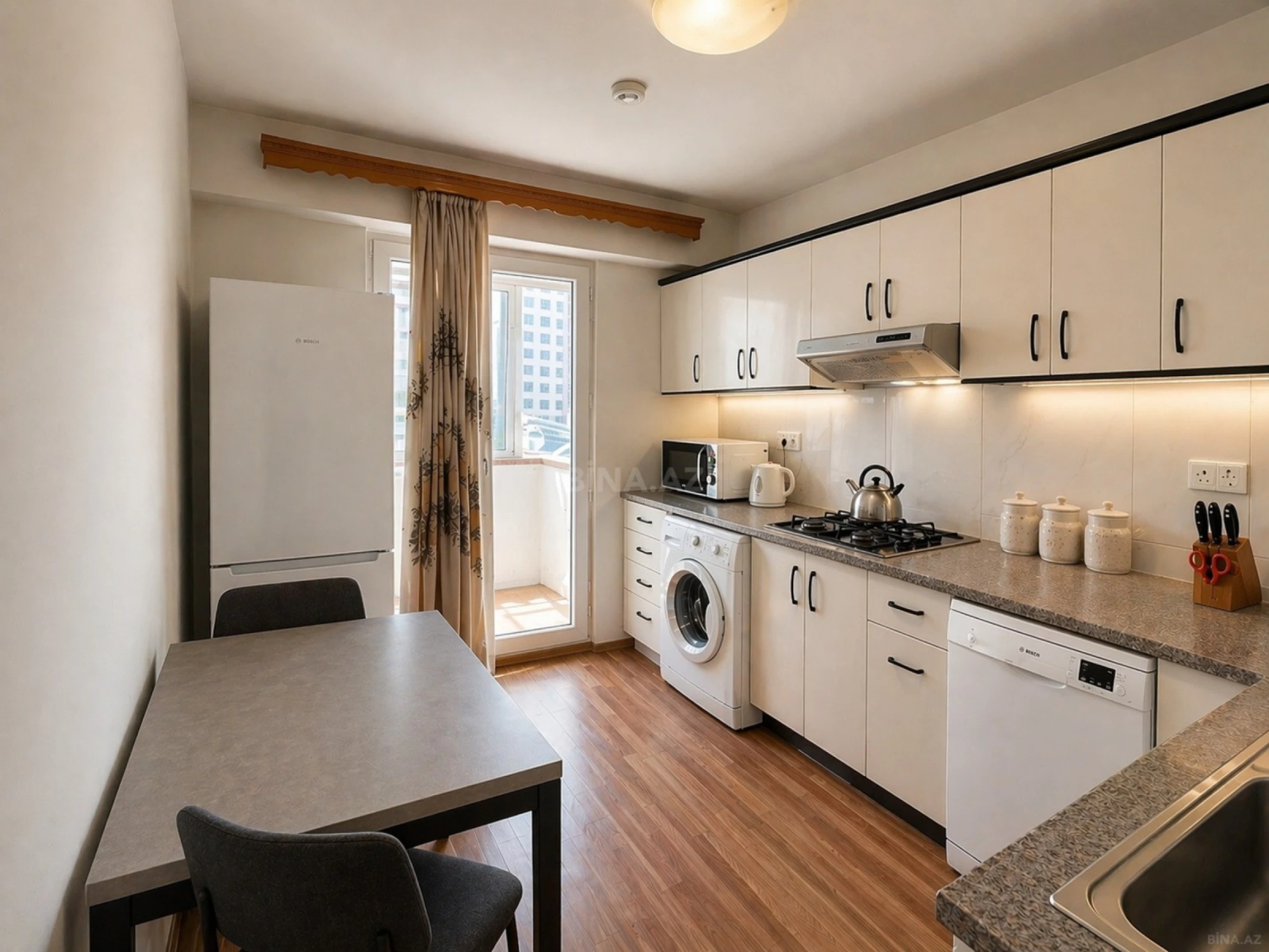 Satılır 4 otaqlı mənzil 120 m²