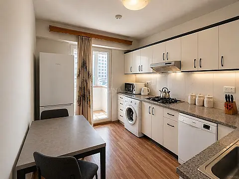 Satılır 4 otaqlı mənzil 120 m²