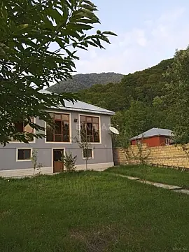 Satılır 5 otaqlı həyət evi 100 m²