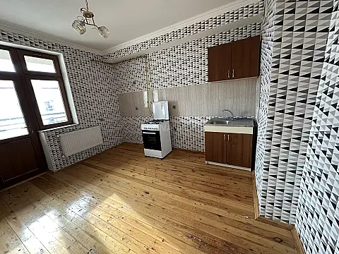 Kirayə verilir 4 otaqlı mənzil 107 m²