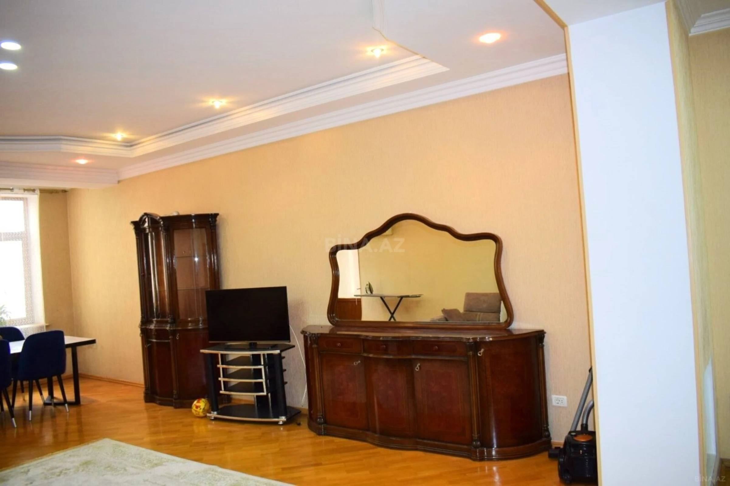 Kirayə verilir 3 otaqlı mənzil 138 m²