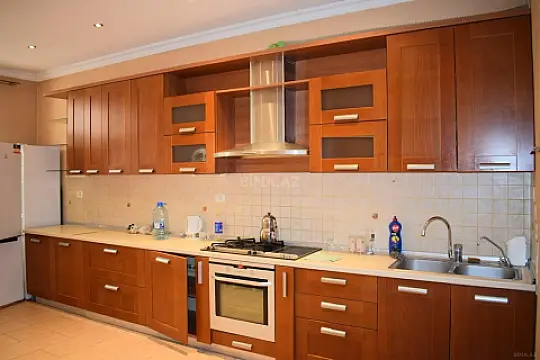 Kirayə verilir 3 otaqlı mənzil 138 m²