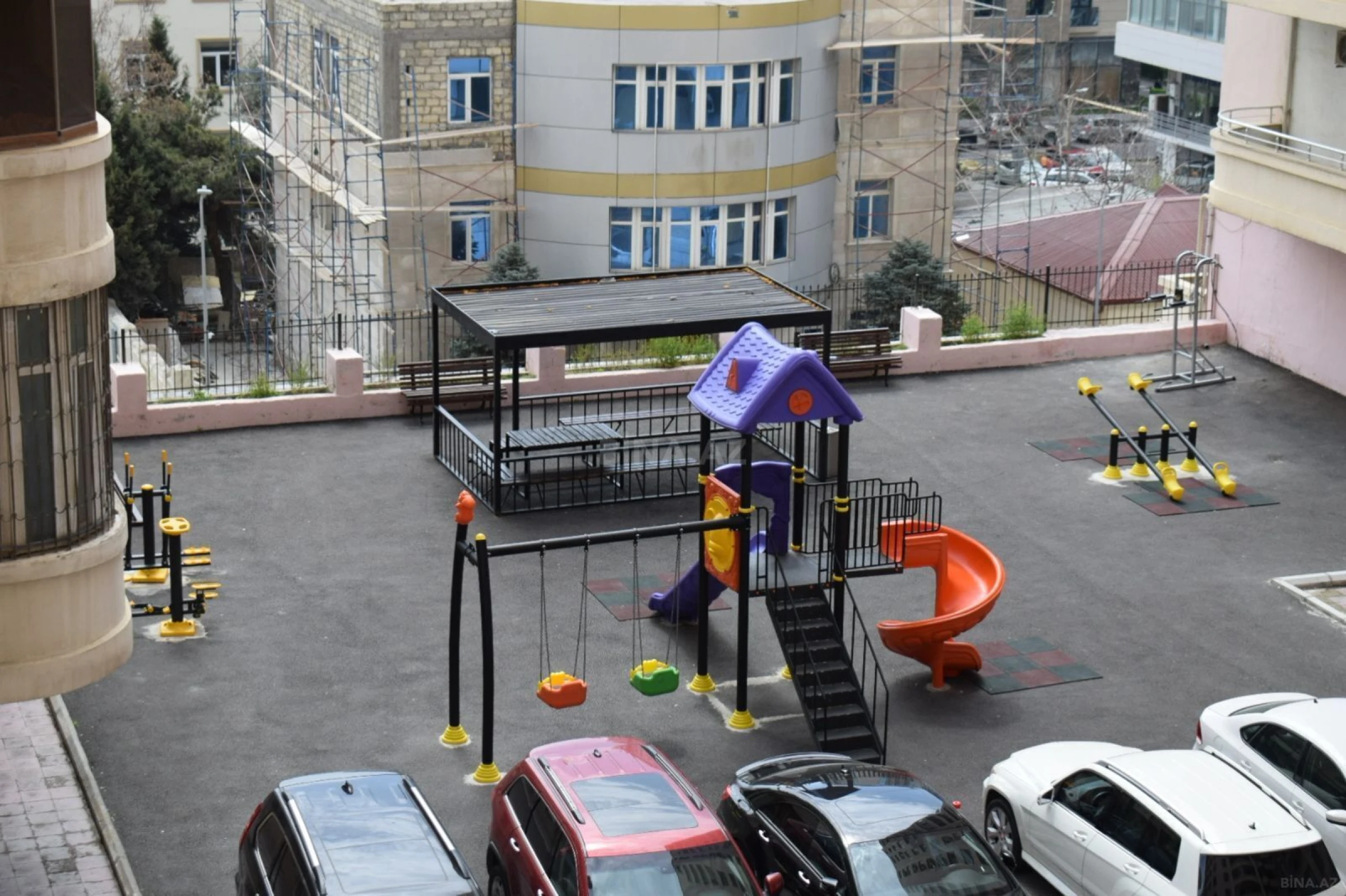 Kirayə verilir 3 otaqlı mənzil 138 m²