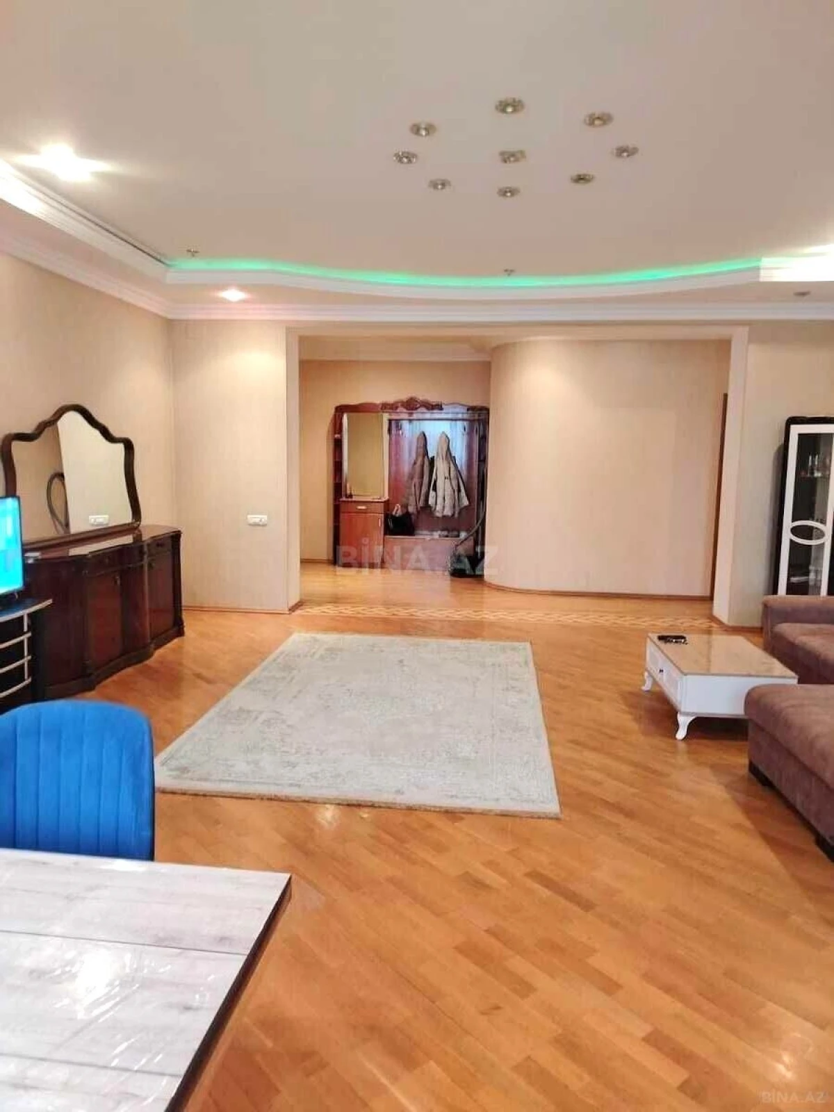 Kirayə verilir 3 otaqlı mənzil 138 m²