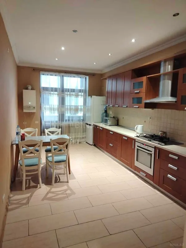 Kirayə verilir 3 otaqlı mənzil 138 m²