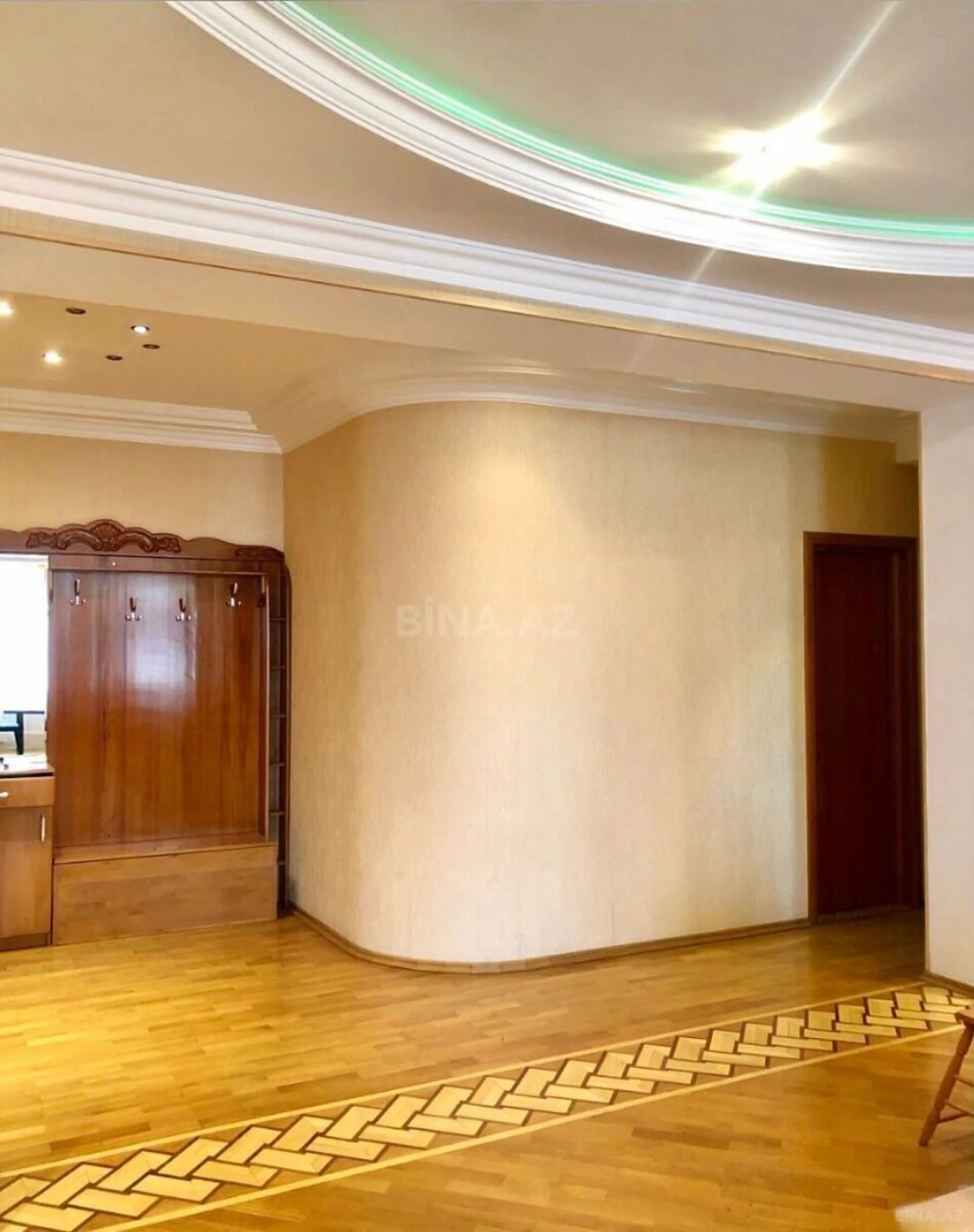 Kirayə verilir 3 otaqlı mənzil 138 m²
