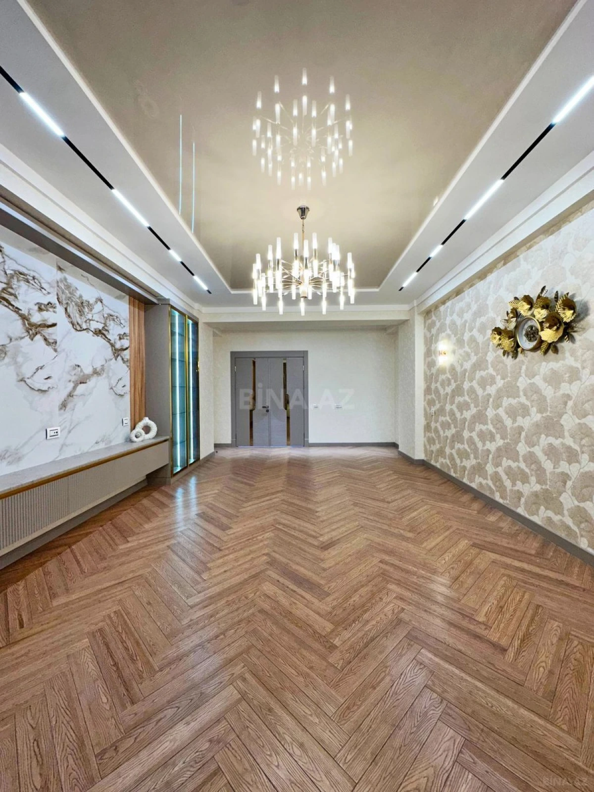 Satılır 4 otaqlı mənzil 245 m²