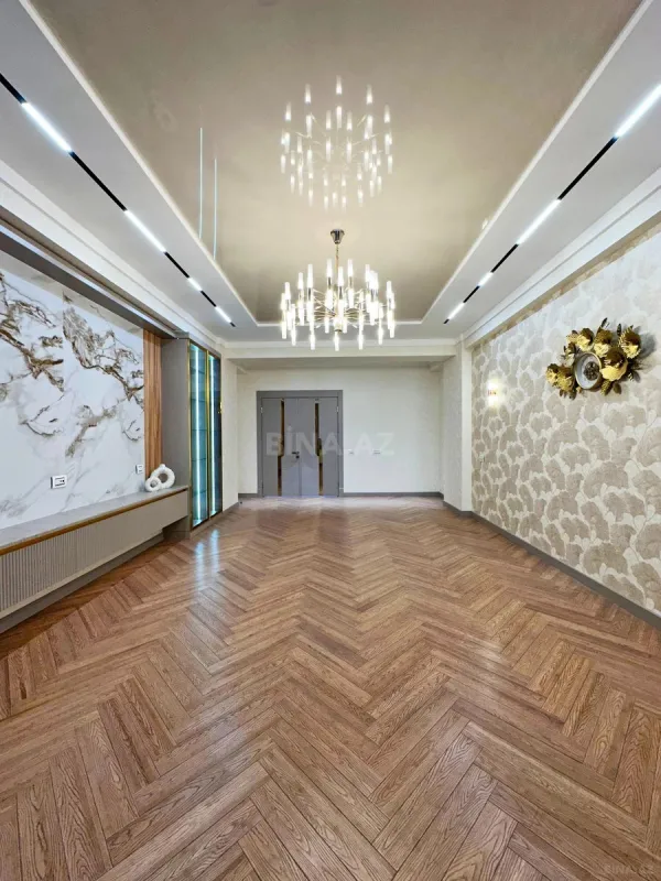 Satılır 4 otaqlı mənzil 245 m²