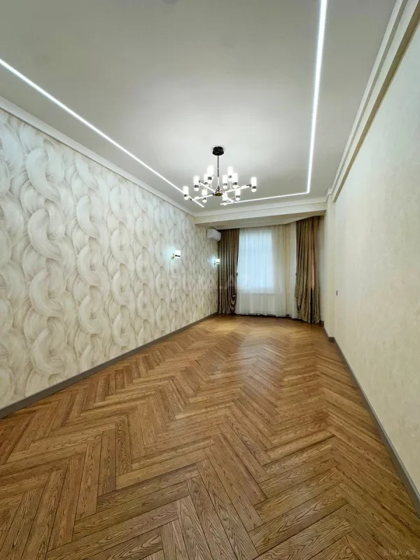 Satılır 4 otaqlı mənzil 245 m²