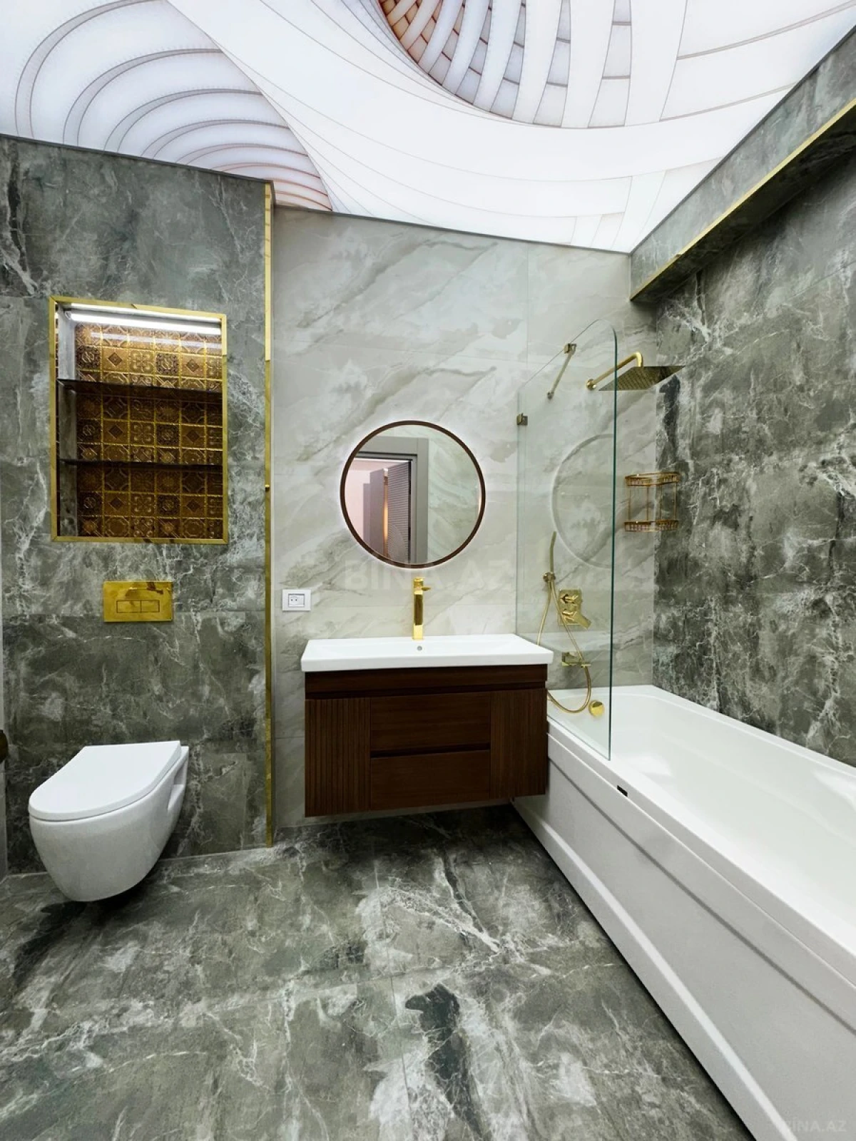 Satılır 4 otaqlı mənzil 245 m²