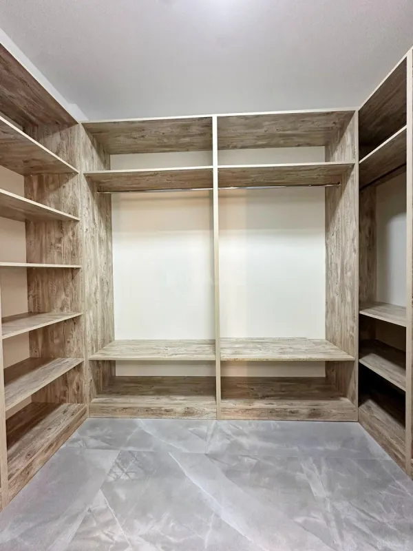 Satılır 4 otaqlı mənzil 245 m²