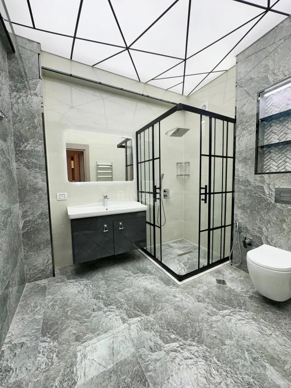Satılır 4 otaqlı mənzil 245 m²