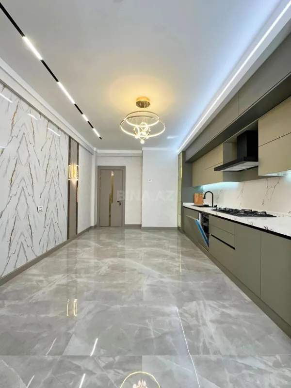 Satılır 4 otaqlı mənzil 245 m²