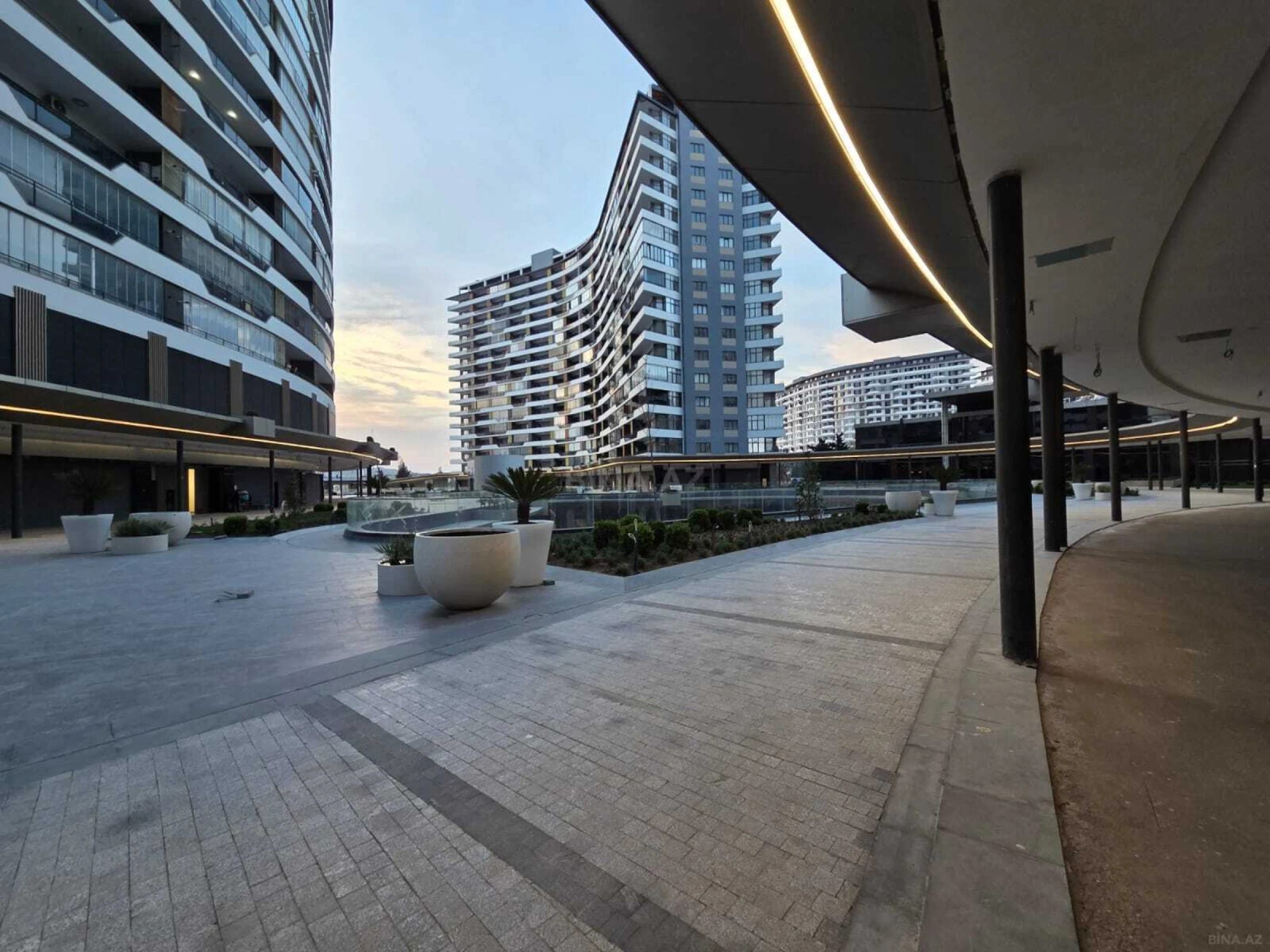 Satılır 3 otaqlı mənzil 116 m²