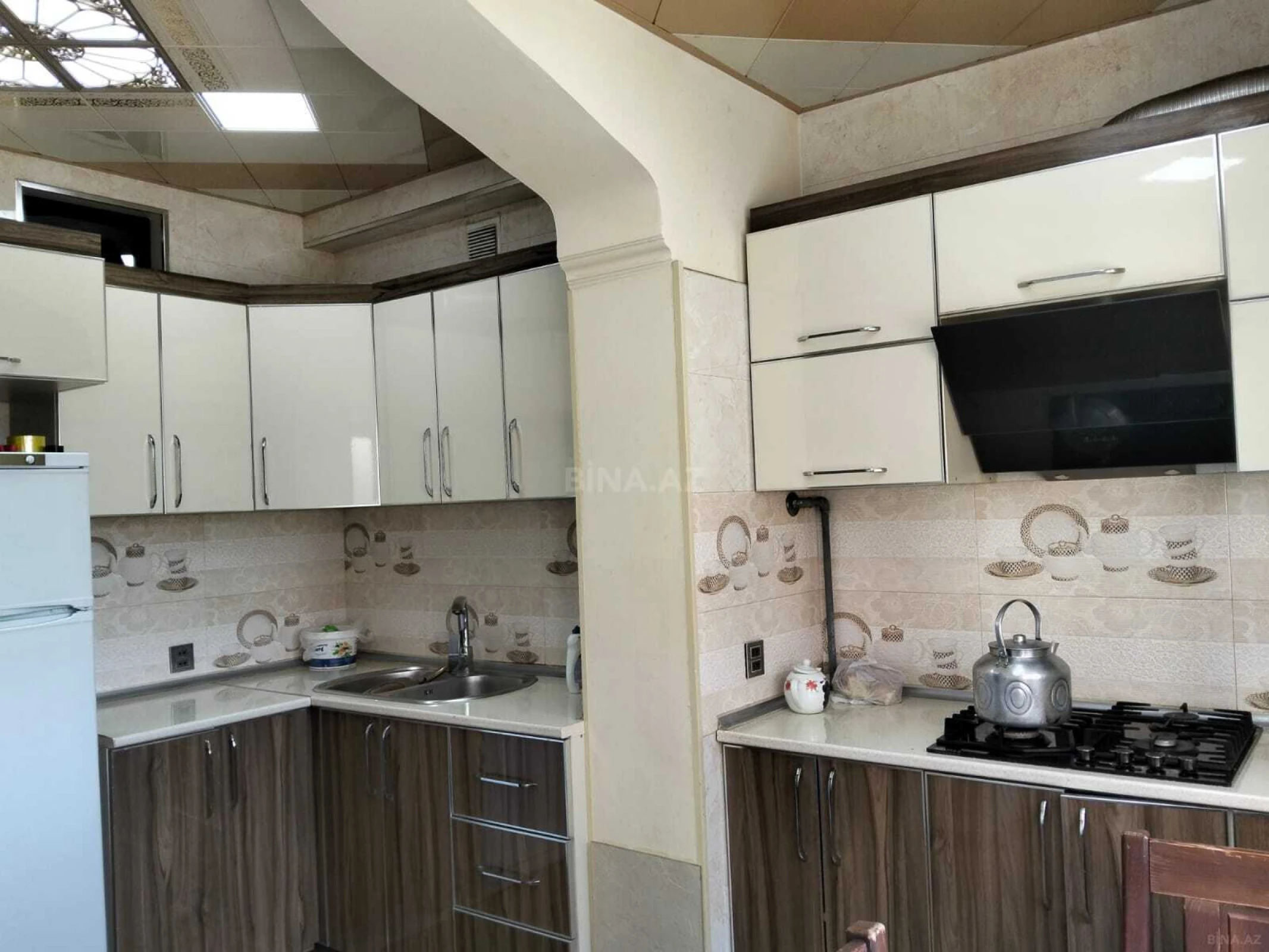Satılır 4 otaqlı mənzil 110 m²