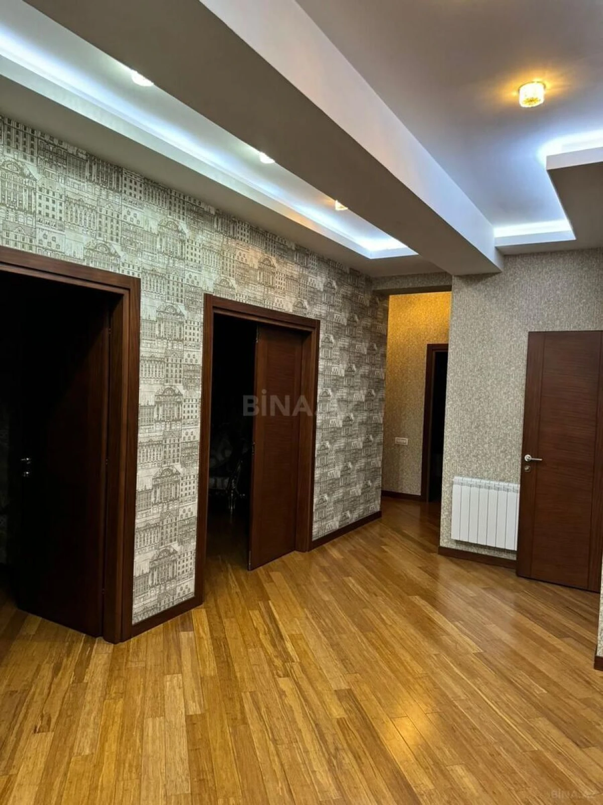 Kirayə verilir 3 otaqlı mənzil 147 m²