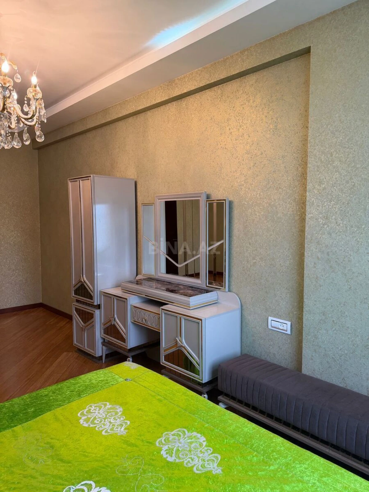 Kirayə verilir 3 otaqlı mənzil 147 m²