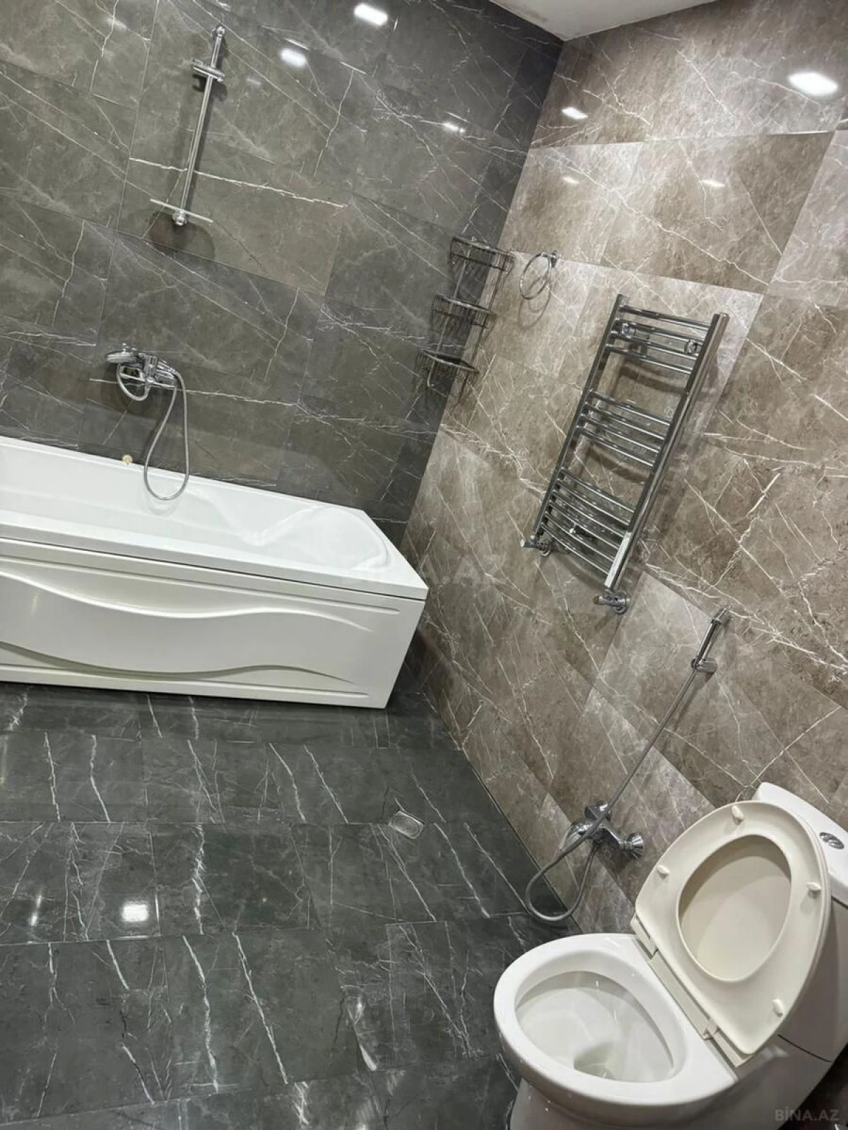 Kirayə verilir 3 otaqlı mənzil 147 m²