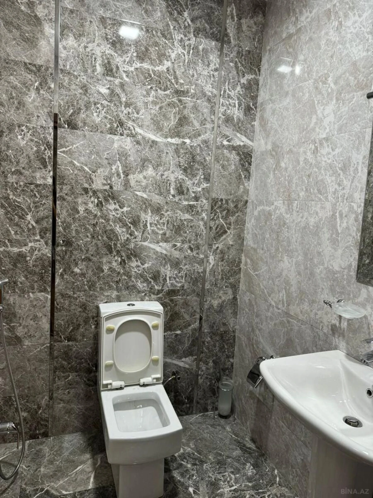 Kirayə verilir 3 otaqlı mənzil 147 m²
