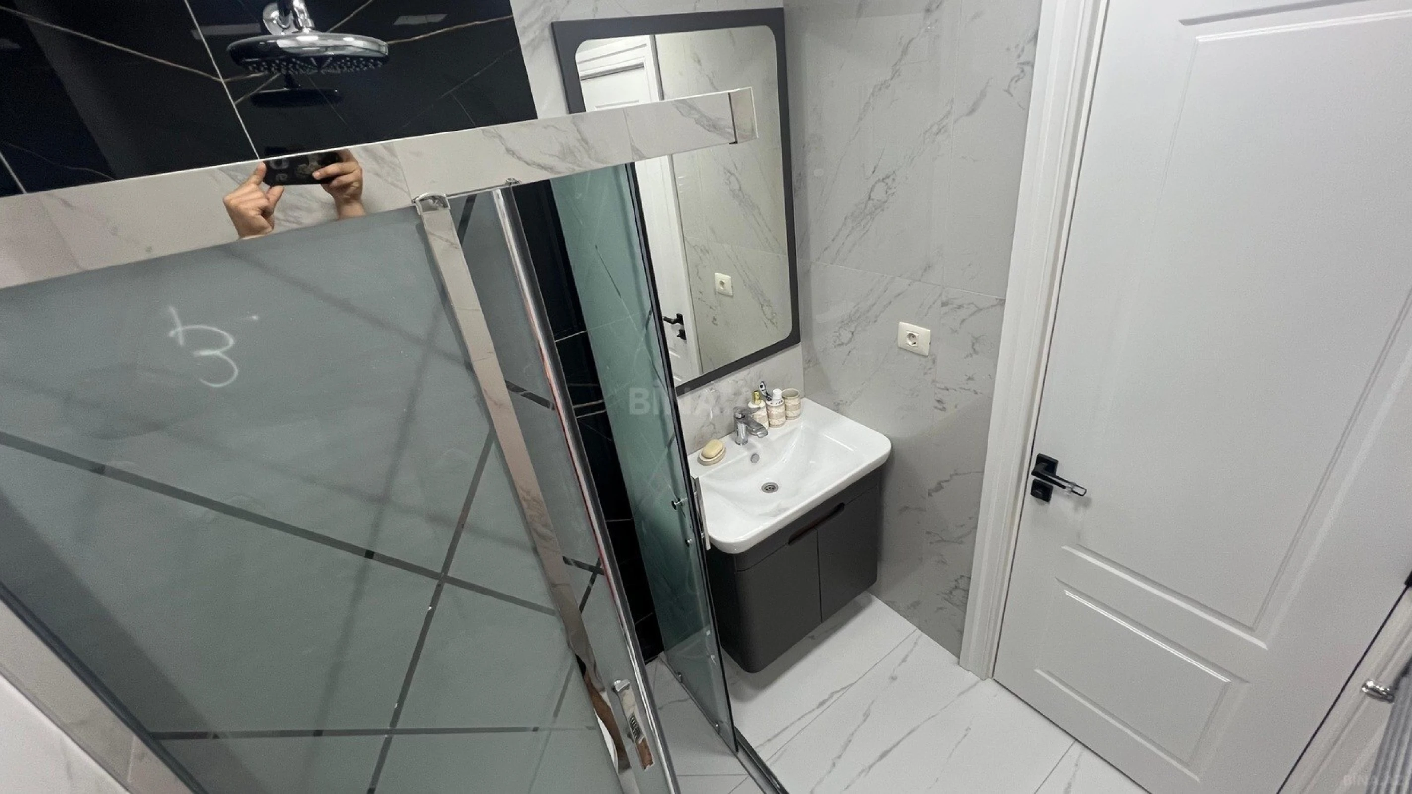 Satılır 3 otaqlı mənzil 96 m²