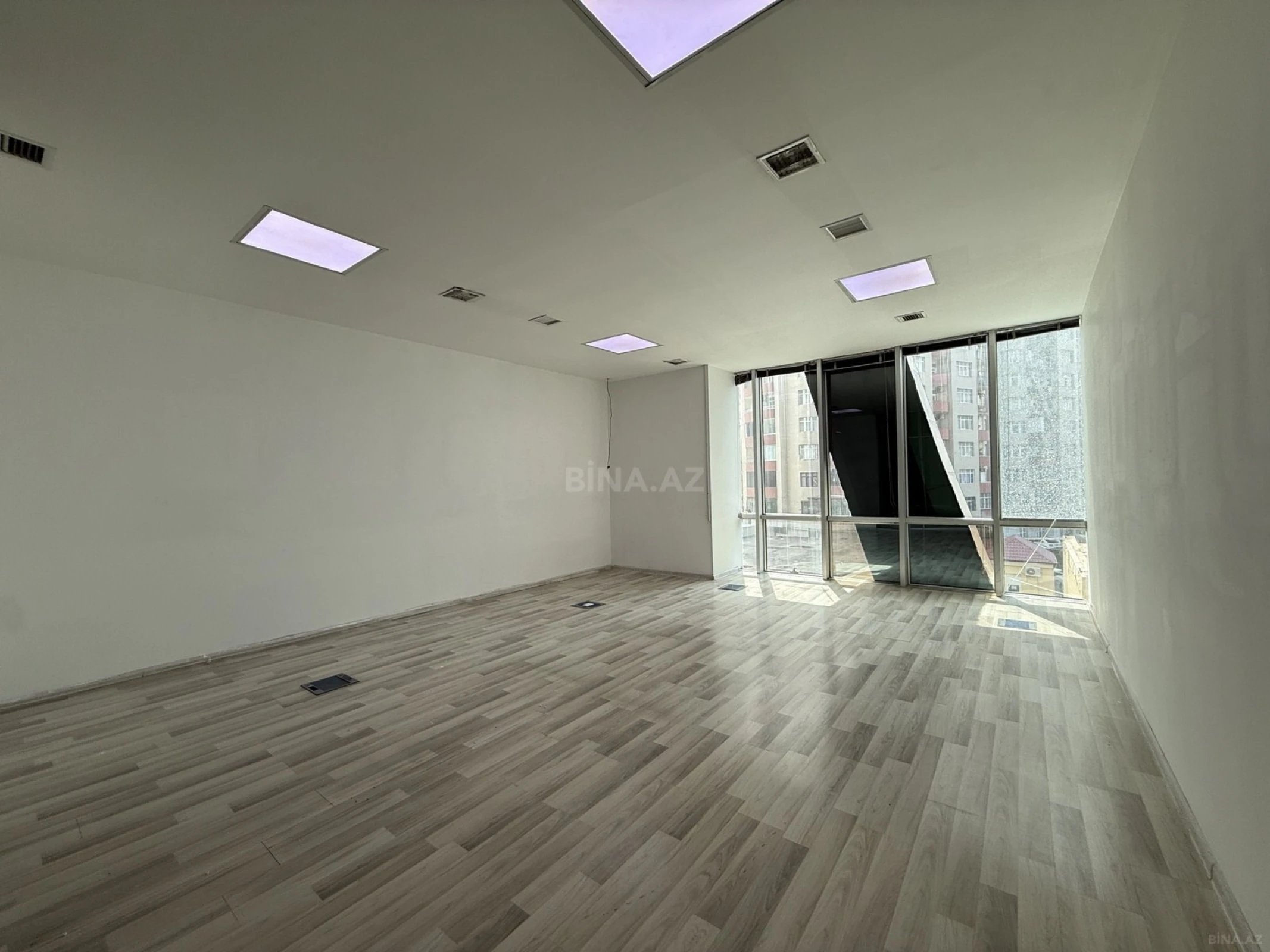 Kirayə verilir 4 otaqlı ofis 114 m²