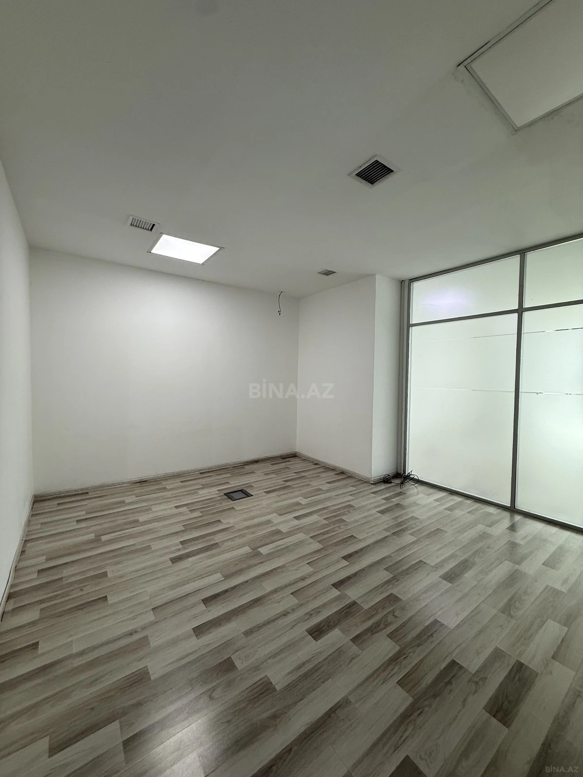 Kirayə verilir 4 otaqlı ofis 114 m²