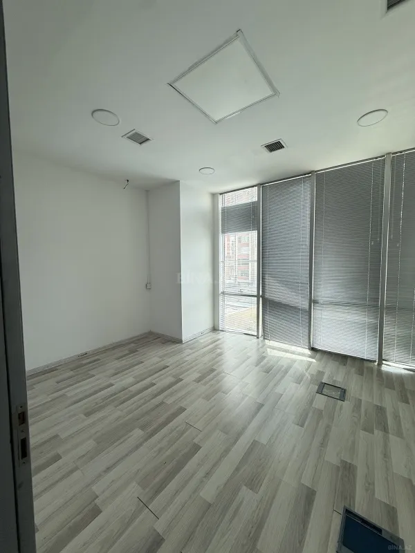 Kirayə verilir 4 otaqlı ofis 114 m²