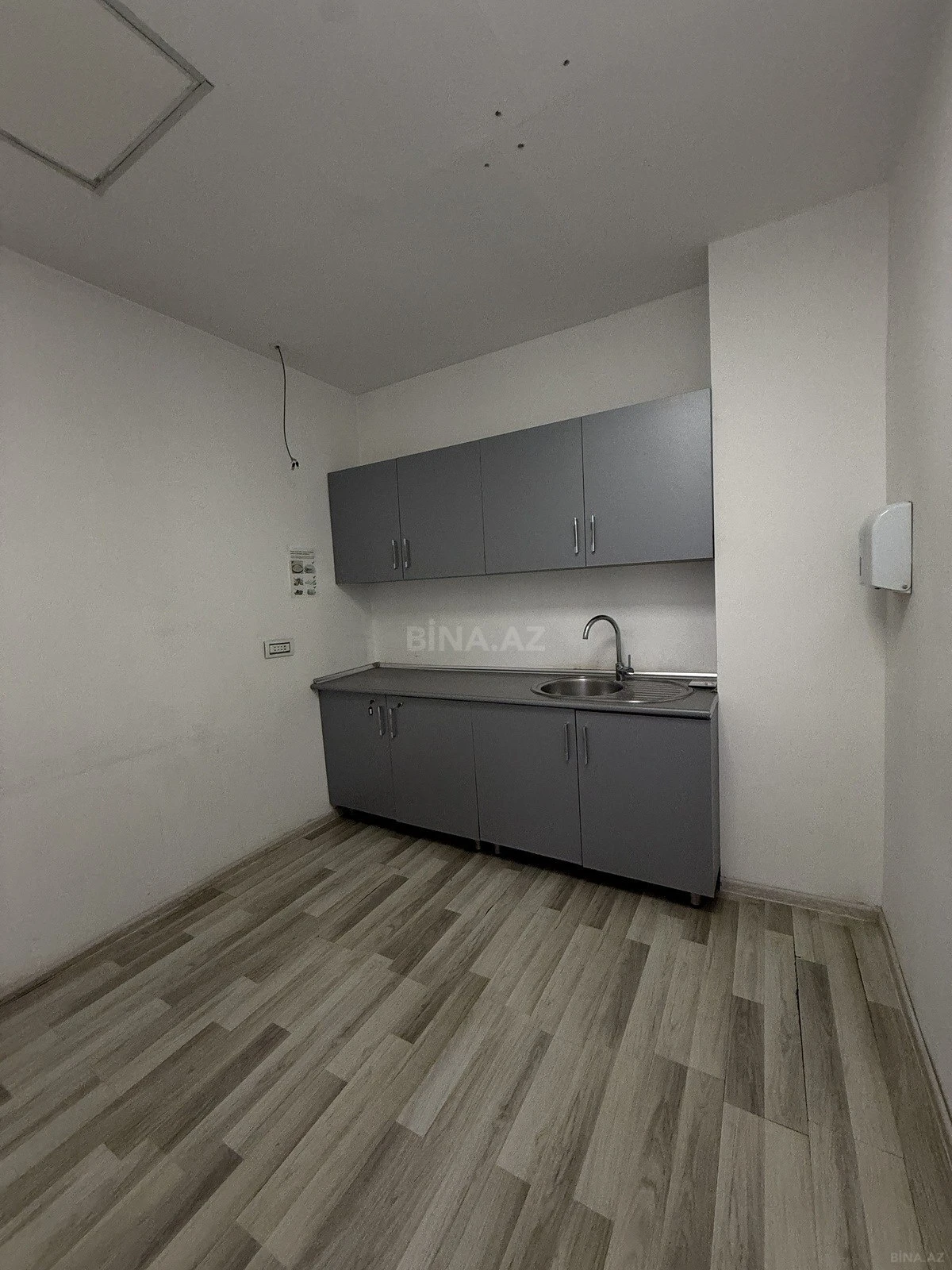 Kirayə verilir 4 otaqlı ofis 114 m²