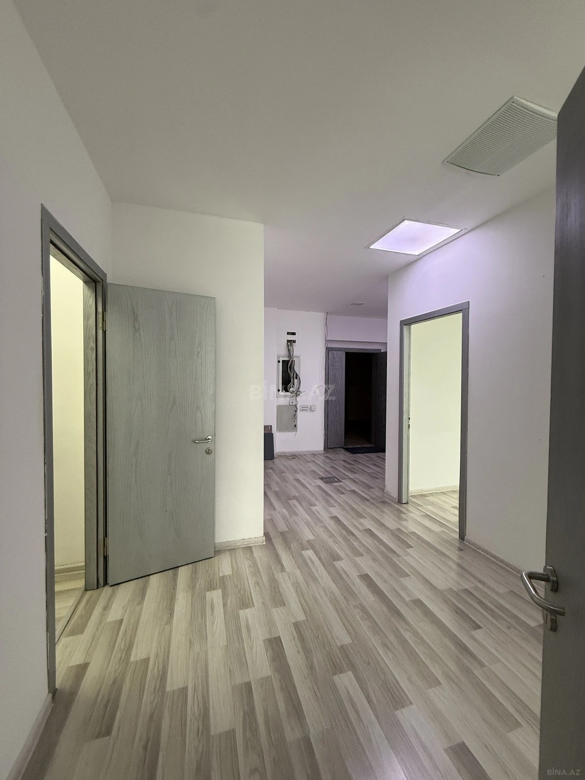 Kirayə verilir 4 otaqlı ofis 114 m²